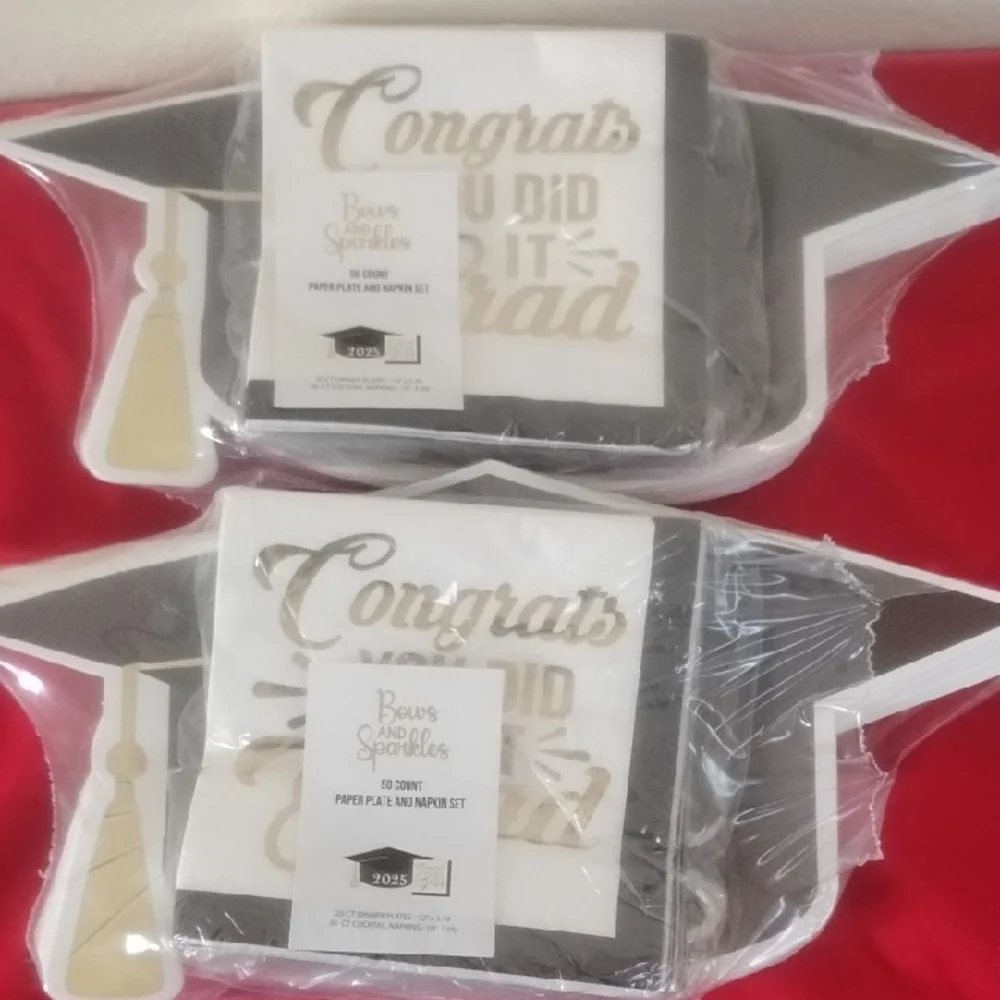 D-NWT Bows and Sparkles 'Congrats Grad' Black and Gold Disposable Napkin & Plate